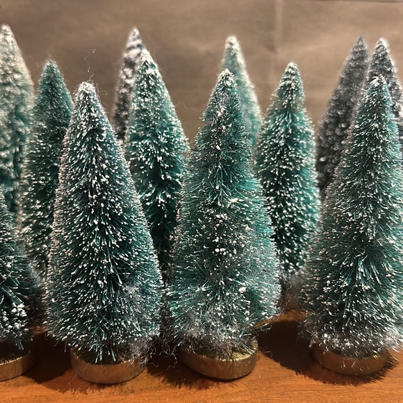 Lot of 17 pieces of bottle brush Christmas trays. - Picture 3 of 4